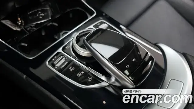 Mercedes-Benz C-Class 2020 — Photo 6/31