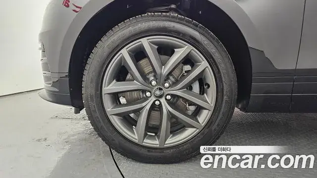 Land Rover Range Rover Velar 2024 — Photo 16/20
