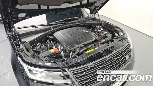 Land Rover Range Rover Velar 2024 — Photo 15/20