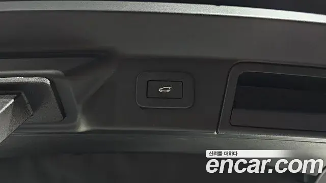 Land Rover Range Rover Velar 2024 — Photo 2/20