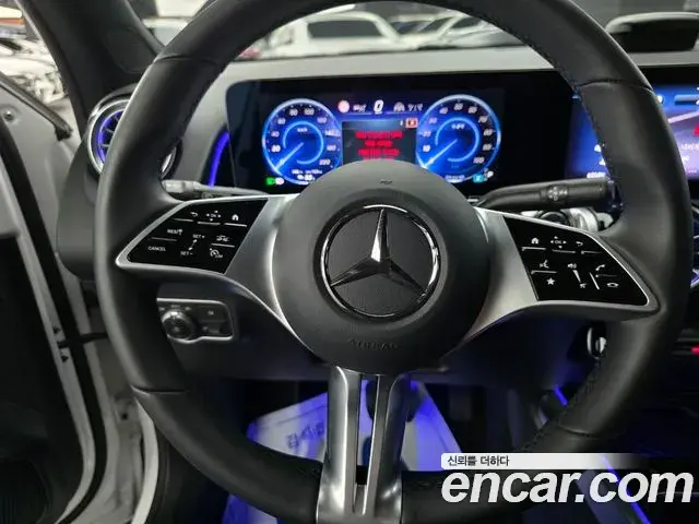 Mercedes-Benz EQB 2025 — Photo 7/15