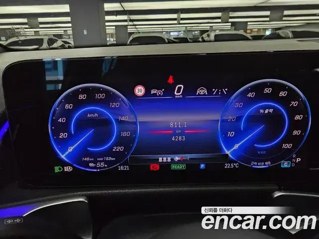 Mercedes-Benz EQB 2025 — Photo 8/15