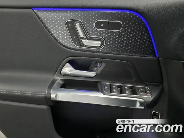 Mercedes-Benz EQB 2025 — Photo 13/15