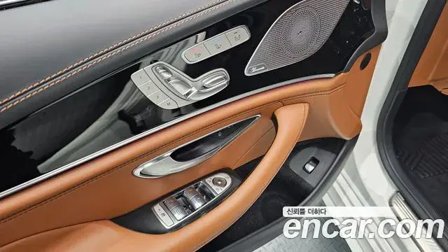 Mercedes-Benz AMG GT 2021 — ფოტო 8/20