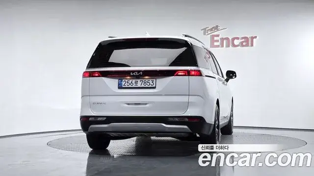 Kia Carnival 2023 — Photo 2/20