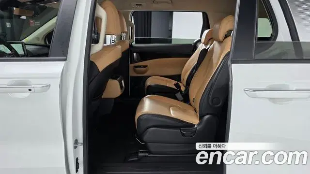 Kia Carnival 2023 — Photo 17/20