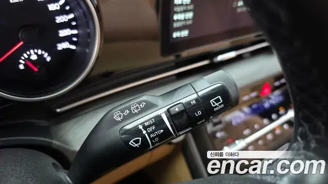 Kia Carnival 2023 — Photo 18/20