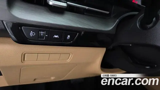 Kia Carnival 2023 — Photo 14/20