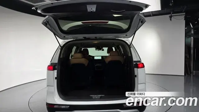 Kia Carnival 2023 — Photo 13/20