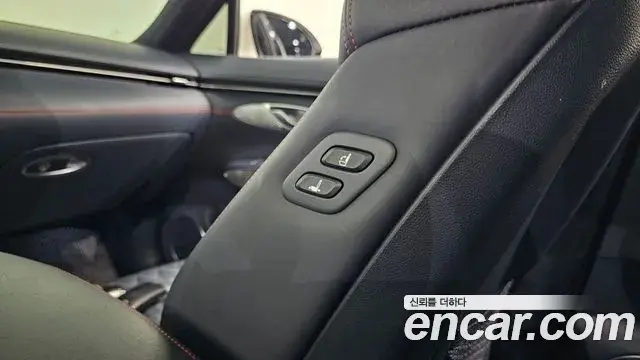 Genesis GV70 2021 — Photo 19/33