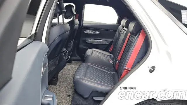 Genesis GV70 2021 — Photo 30/33
