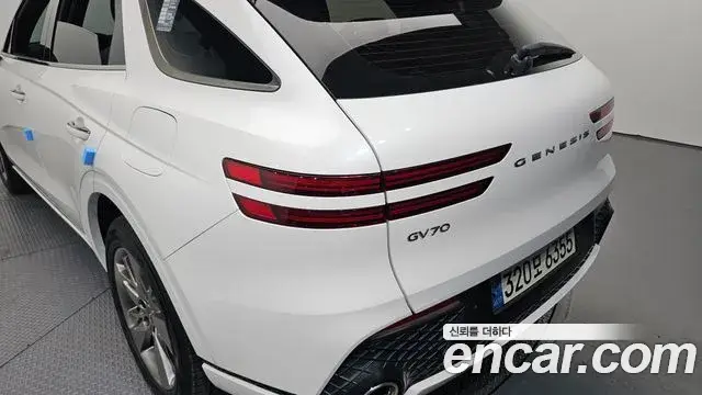 Genesis GV70 2021 — Photo 25/33