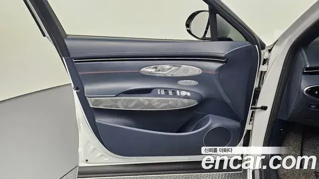Genesis GV70 2021 — Photo 24/33