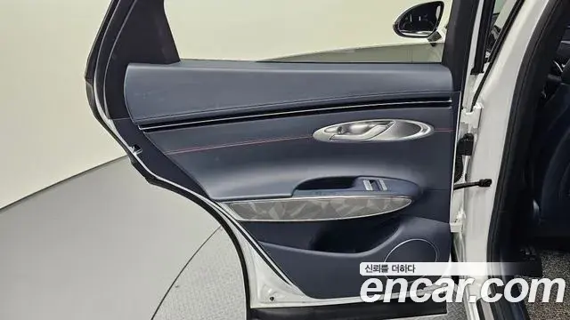 Genesis GV70 2021 — Photo 32/33