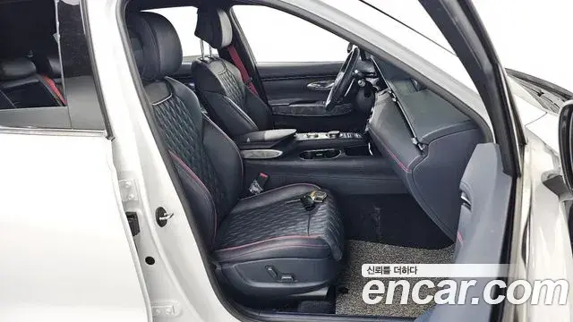 Genesis GV70 2021 — Photo 28/33