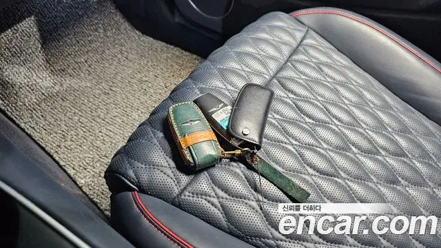 Genesis GV70 2021 — Photo 20/33