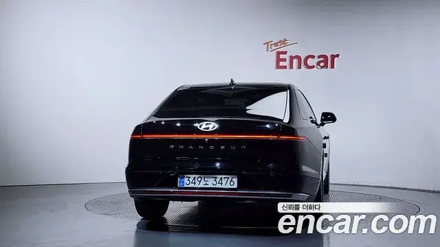 Hyundai Grandeur Hybrid 2023 — Photo 9/34