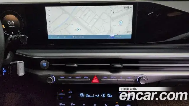 Hyundai Grandeur Hybrid 2023 — Photo 31/34