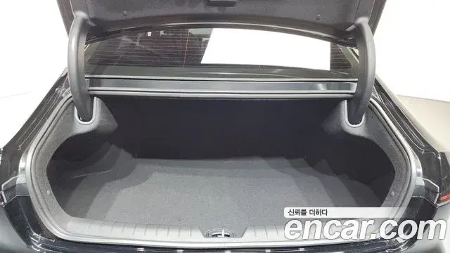 Hyundai Grandeur Hybrid 2023 — Photo 28/34