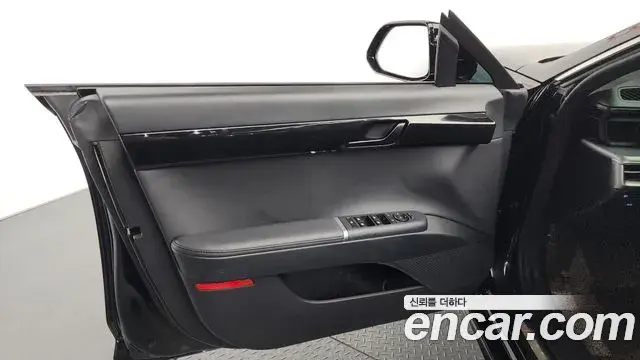 Hyundai Grandeur Hybrid 2023 — Photo 24/34