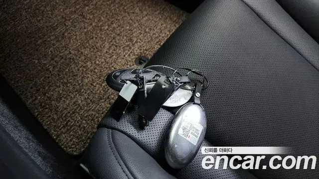 Hyundai Grandeur Hybrid 2023 — Photo 21/34