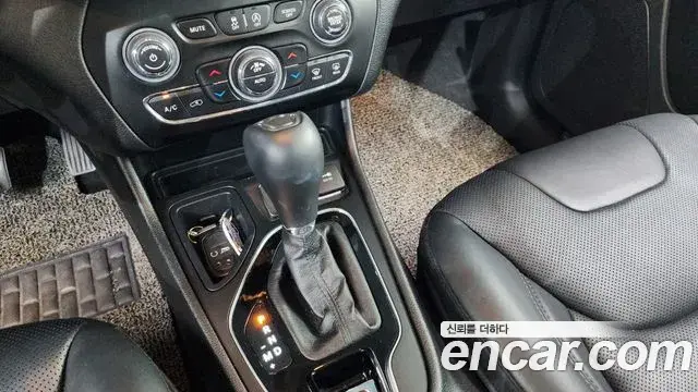 Jeep Cherokee 2021 — Photo 2/20