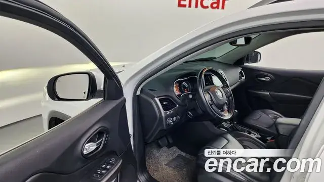 Jeep Cherokee 2021 — Photo 4/20