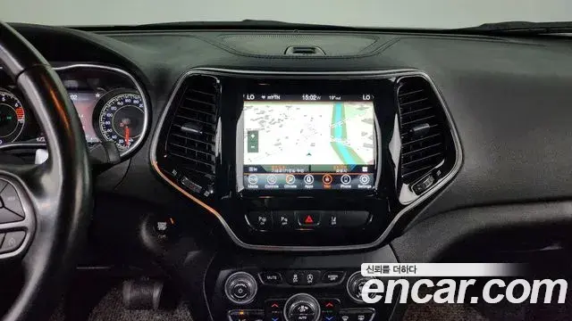 Jeep Cherokee 2021 — Photo 19/20