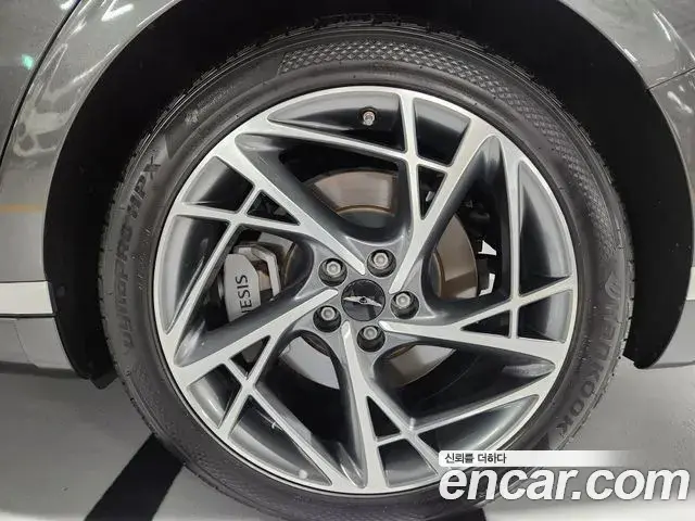 Genesis G90 2022 — Photo 19/20