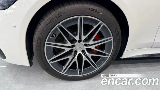 Mercedes-Benz AMG GT 2025 — Фото 4/15