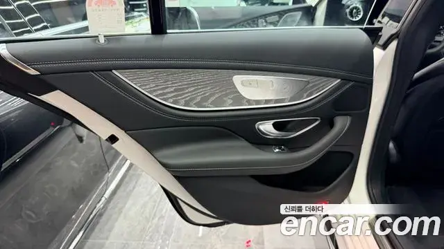 Mercedes-Benz AMG GT 2025 — Фото 12/15