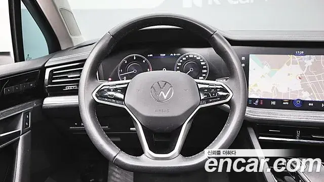 Volkswagen Touareg 2023 — Photo 17/20
