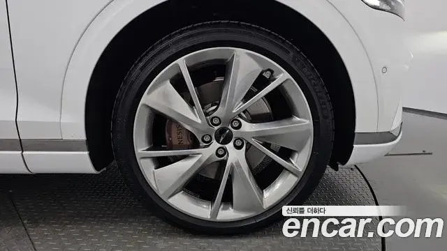 Genesis GV70 2024 — Photo 19/33