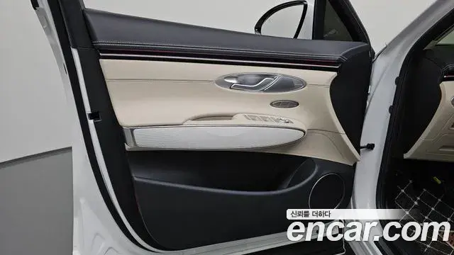 Genesis GV70 2024 — Photo 30/33