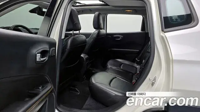 Jeep Compass 2019 — Şəkil 16/20