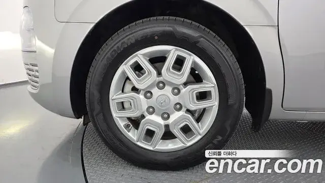 Hyundai Staria 2022 — Фото 5/20