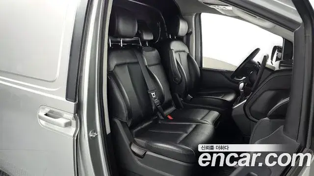 Hyundai Staria 2022 — Фото 12/20