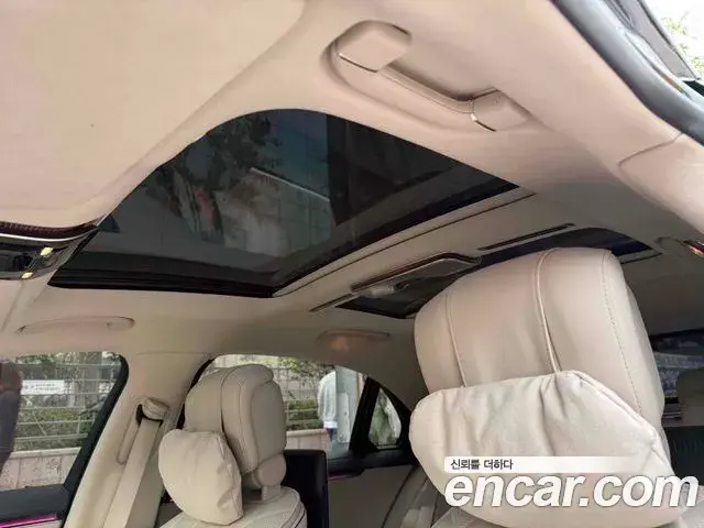 Mercedes-Benz S-Class 2025 — Photo 9/20