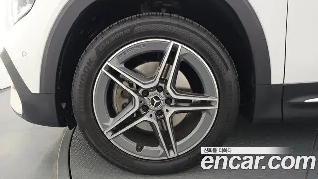 Mercedes-Benz GLB-Class 2021 — ფოტო 9/20