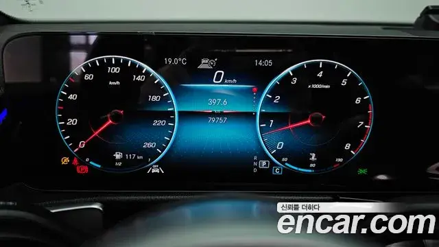 Mercedes-Benz GLB-Class 2021 — ფოტო 4/20