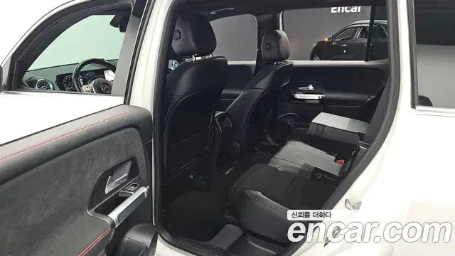 Mercedes-Benz GLB-Class 2021 — ფოტო 15/20