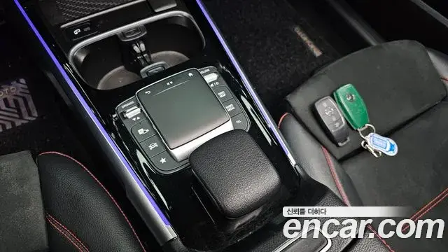 Mercedes-Benz GLB-Class 2021 — ფოტო 2/20