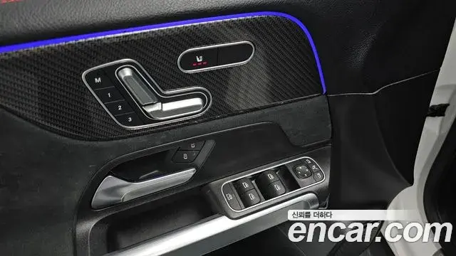 Mercedes-Benz GLB-Class 2021 — ფოტო 19/20
