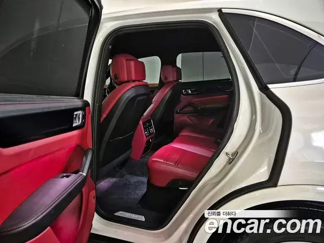 Porsche Cayenne 2019 — Photo 8/20