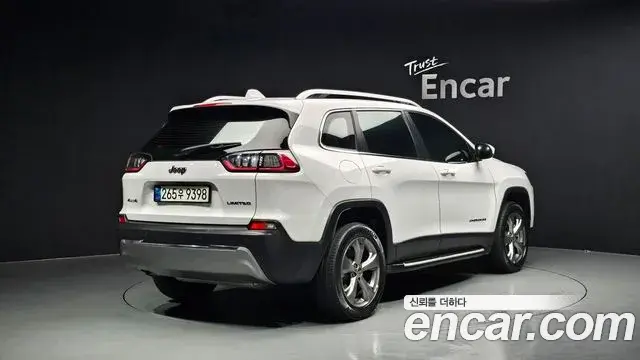 Jeep Cherokee 2020 — Photo 13/33