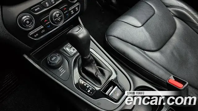 Jeep Cherokee 2020 — Photo 20/33