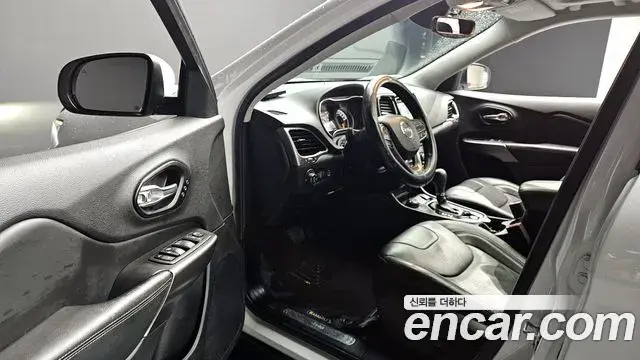 Jeep Cherokee 2020 — Photo 5/33