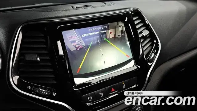 Jeep Cherokee 2020 — Photo 28/33