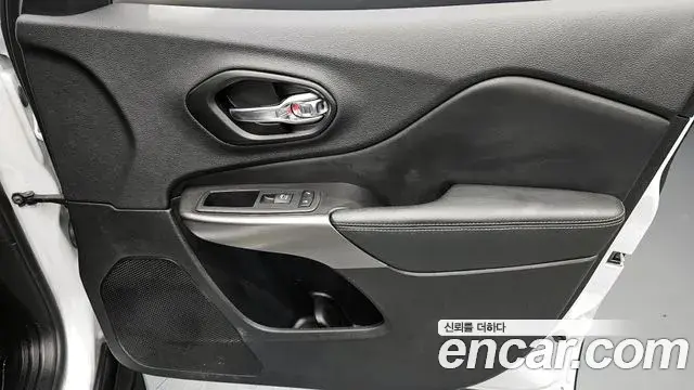 Jeep Cherokee 2020 — Photo 8/33