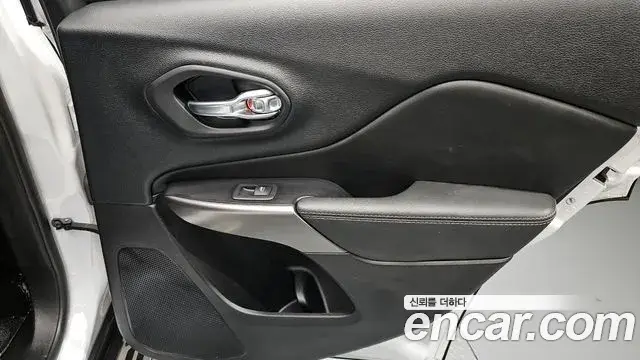 Jeep Cherokee 2020 — Photo 27/33
